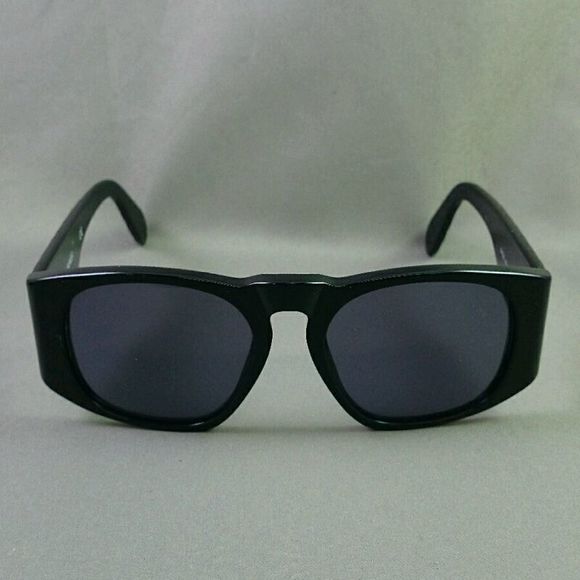 Chanel CC Logo Black Sunglasses 01450 94305 - Picture 3 of 10